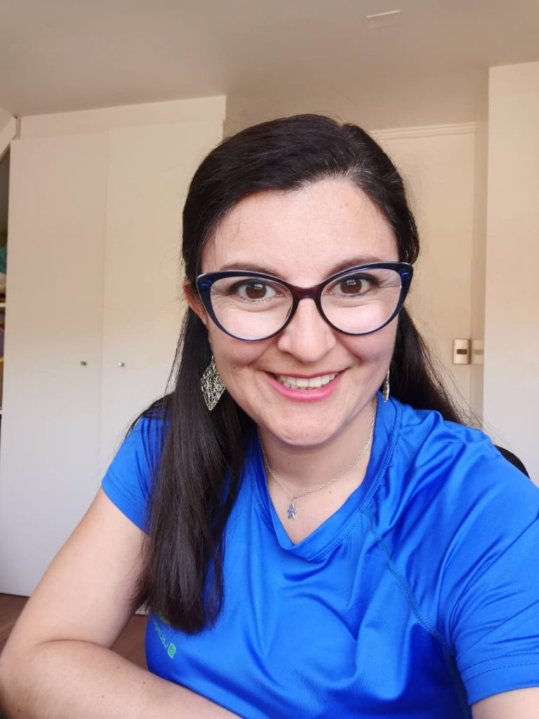 Karol Zenteno, experta en limpieza ecológica de colchones, tapices y alfombras en Santiago